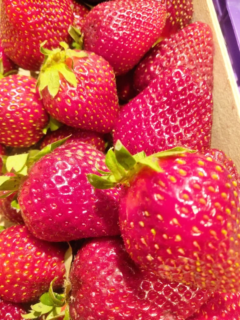 maduixes de temporada al mercat del guinardo